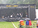 Publikum im Regen